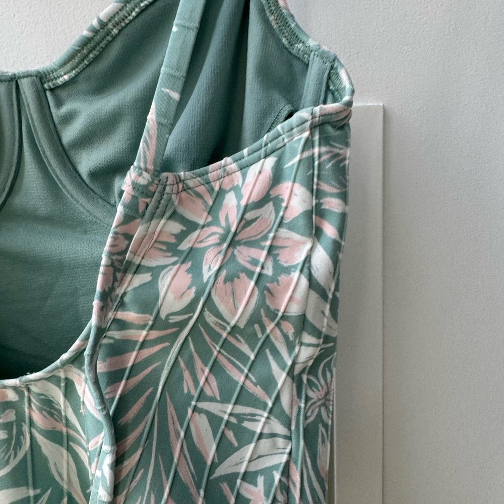 Roxy Swimsuit. NEW. Size XS - Picture 9 of 12